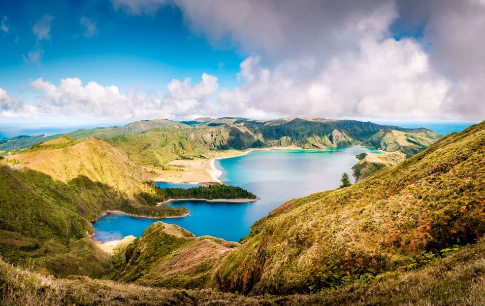 Lagoa do Fogo (Lake of Fire)