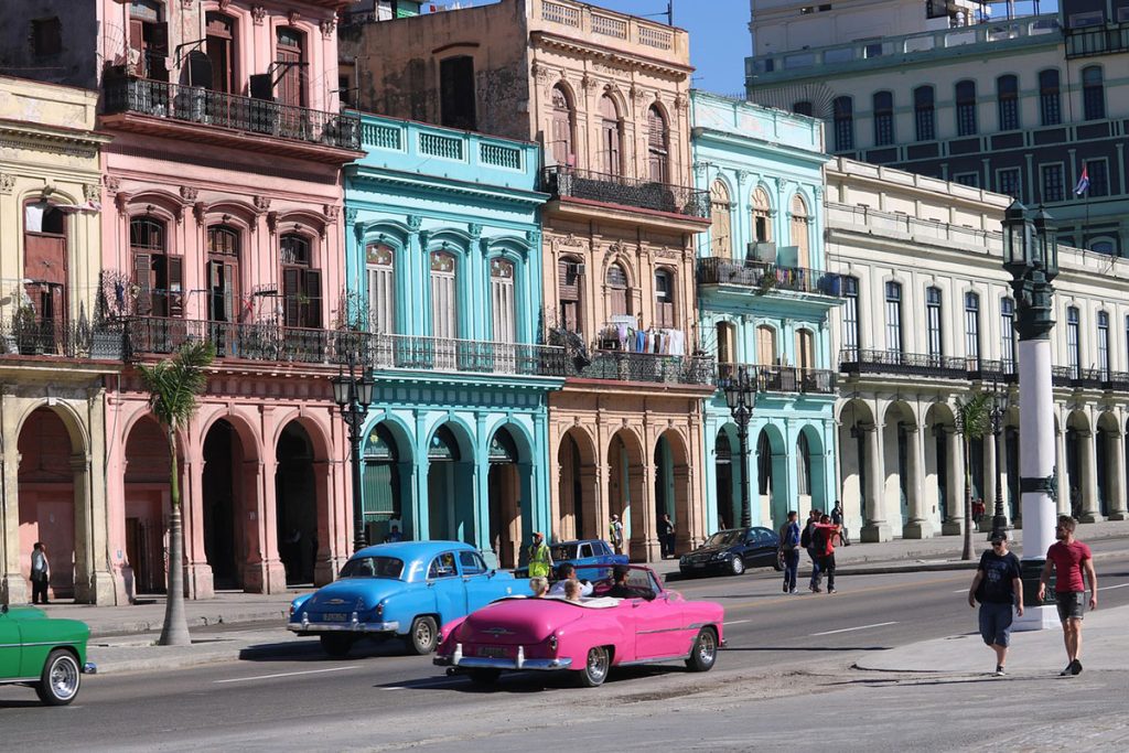Cuban architecture and classic cars
